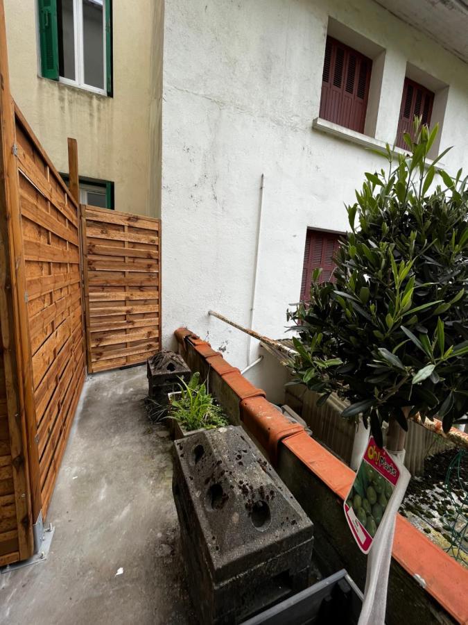 Escapade Dans Grand T2 De Charme Avec Terrasse - Proche Gare Et Centre Ville Lourdes Dış mekan fotoğraf